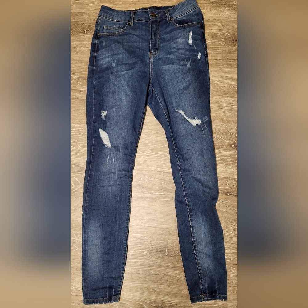 Dark wash skinny jeans